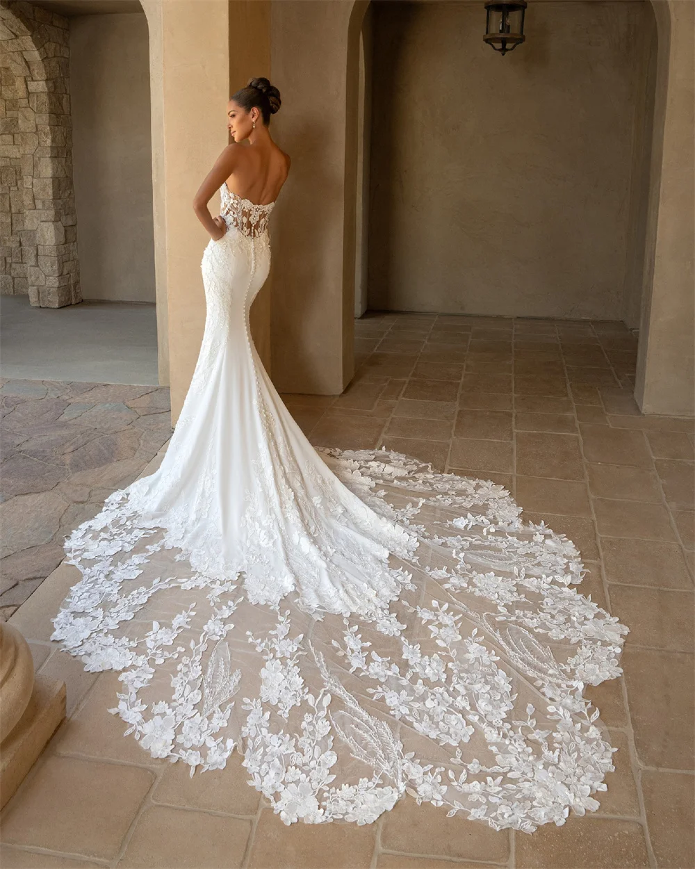 Tokyo Customized White Floral Straps Wedding Dress Sleeveless Zip Back Bridal Gown Elegant Mermaid Court Train Wedding Gown 2026