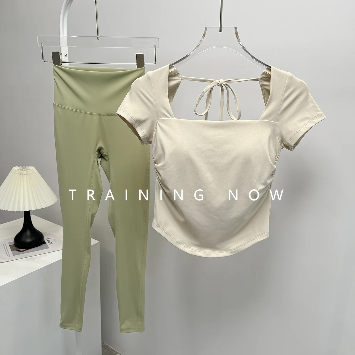 

Yoga suit women's summer running sportswear with chest pads short sleeve breathable Pilates training tight fitness suit