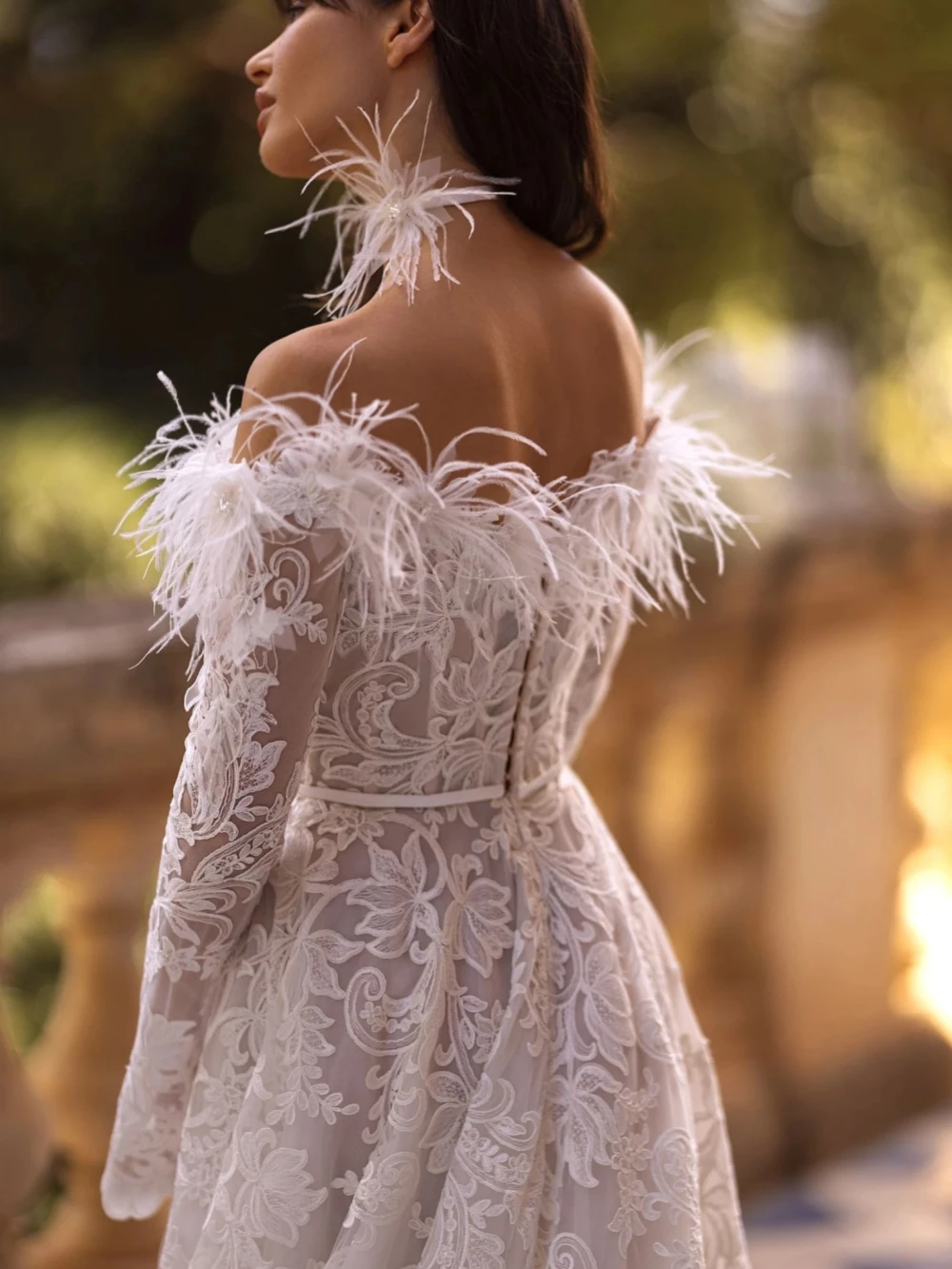 Vestido De novia con Apliques De encaje Vintage, bata De novia con hombros descubiertos, vestido De novia largo acampanado De plumas blancas, bata De boda personalizada