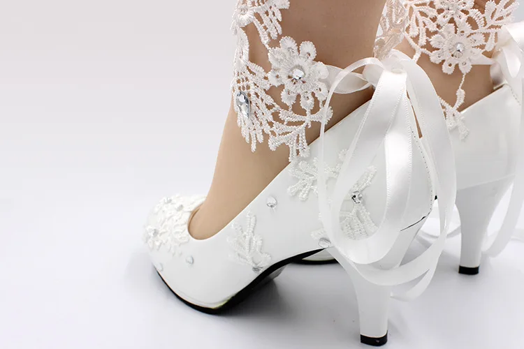 New Female Fashion Wedding Shoes Bridesmaid Banquet White Lace Flower Pearl Round Toe Square High Heels Women\'s Bridal