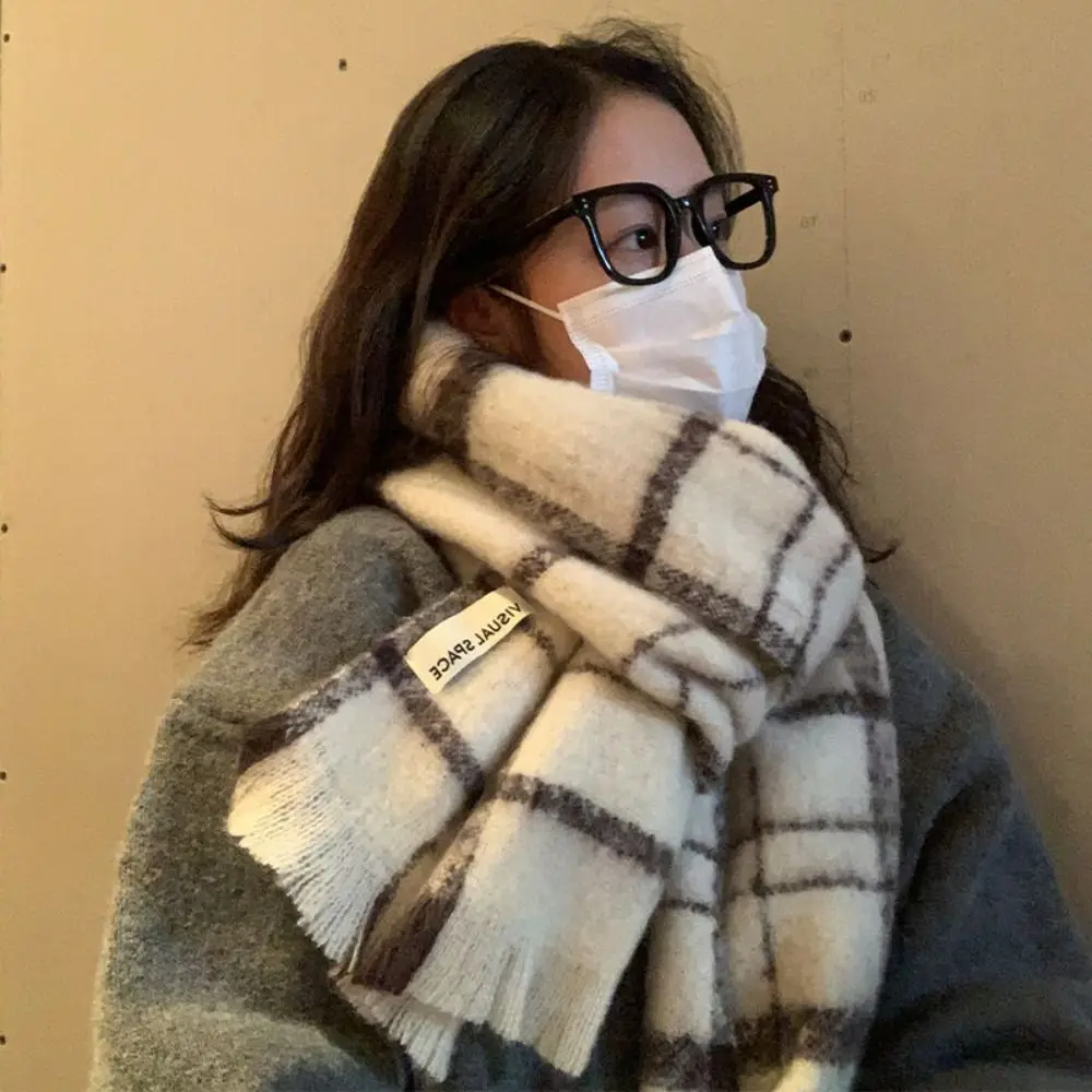 Elegancki biały szalik w kratę Zimowe miękkie szaliki kaszmirowe Ciepłe, zagęszczone moherowe szale z frędzlami dla kobiet