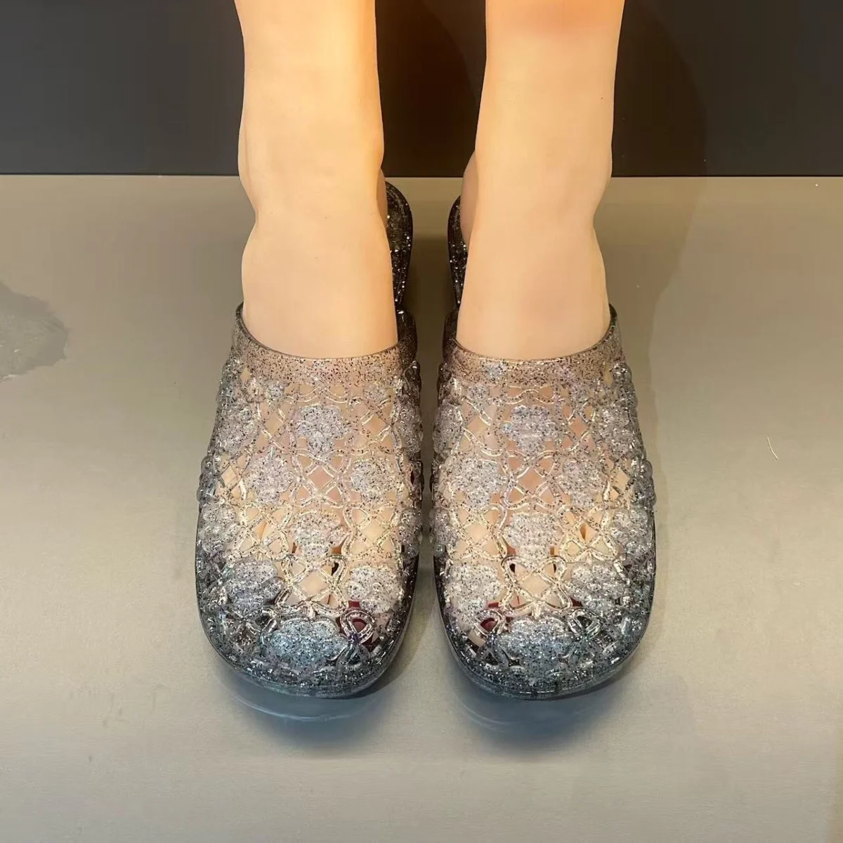 New Sparkling Cut-outs Sandals Women Chunky Heeled Transparent Jelly Shoes 2026 Mom Casual Walking Slippers view 4