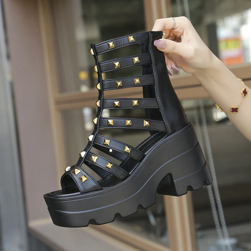 

Metal Rivet Wedge Sexy Gladiator Open Toe Height Increase Cut Out Women Fashion Summer Boots Party Street Style Newest