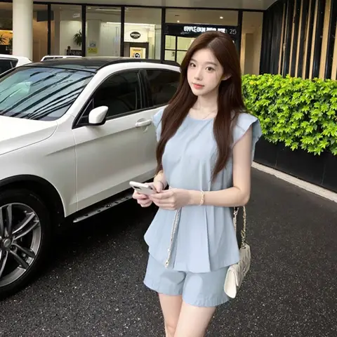 Women s Shorts Set2026Summer new high end fashion two piece set for petite individuals stylish and slimming with a waist cinchi