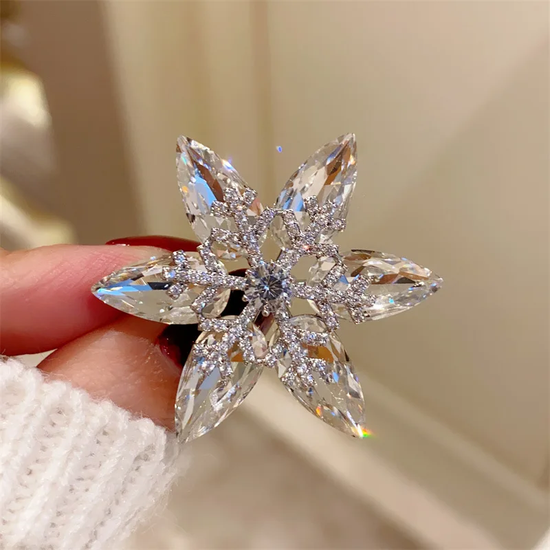 Snowflake Brooches For Women Girl  Shine Zirconia Stone Sparkling Fashion Accessories Romantic Fine Jewelry Party Gift Brooch