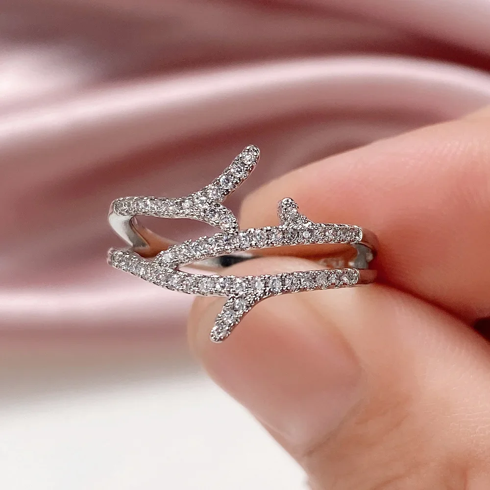 Light Luxury Women's Shiny Fashion INS Fashion Ring Women's Personality Cold Retro Style High-end Elegant Tail Ring