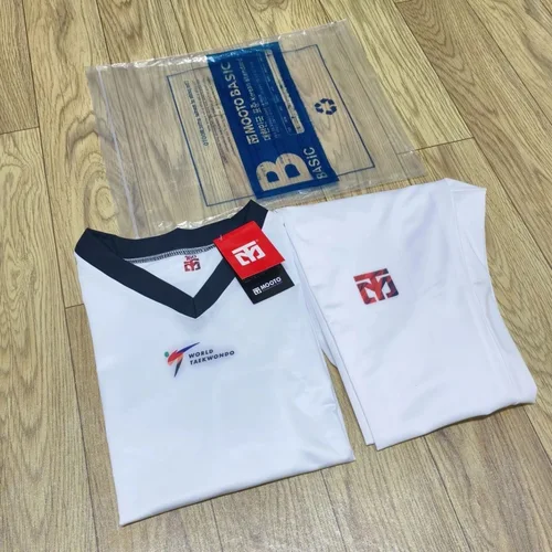Nueva ropa deportiva ajustada de taekwondo de 25 años, ropa deportiva de taekwondo de secado rápido, ropa de pista fina de taekwondo con cuello en V ajustada