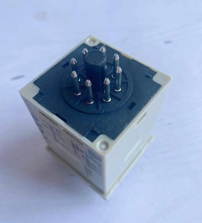 H3CR-A8 time relay 1.2s to 300h 50/60Hz DC12-48V AC100-240V 8PIN with base Power on and off cycle delay time relay