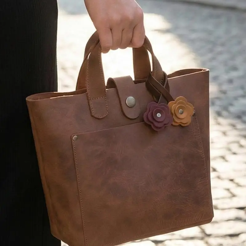 レトロエレガントローズバッグチャーム PU バッグペンダントフレンドリーなデザインクイックアタッチ機能ハンドバッグファッションアクセサリー 6XDA