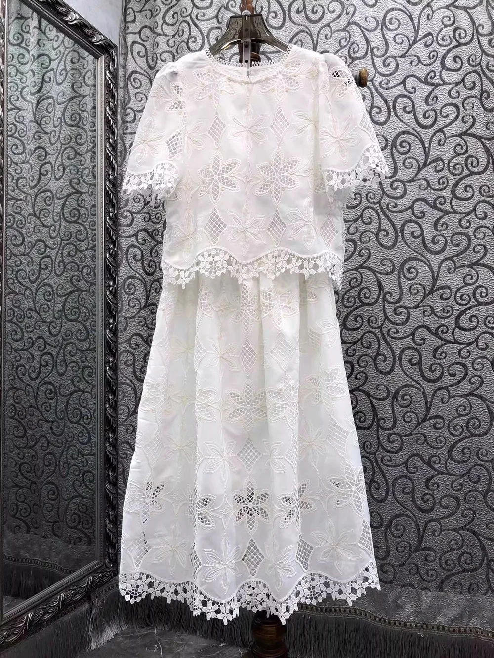2026 Summer Fashion Skirt Suits High Quality Lady Crochet Lace Embroidery Tops Blouse+Elastic Waist Mid-Calf Whtie Skirt Sets