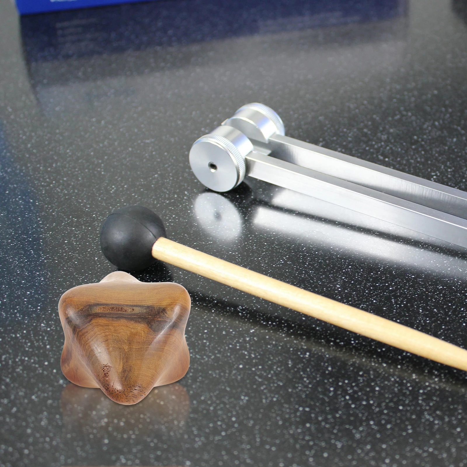 Masajeador de manos de madera de estilo tailandés, Bola de masaje de madera suave para aliviar el dolor de manos y relajación muscular, diseño ergonómico