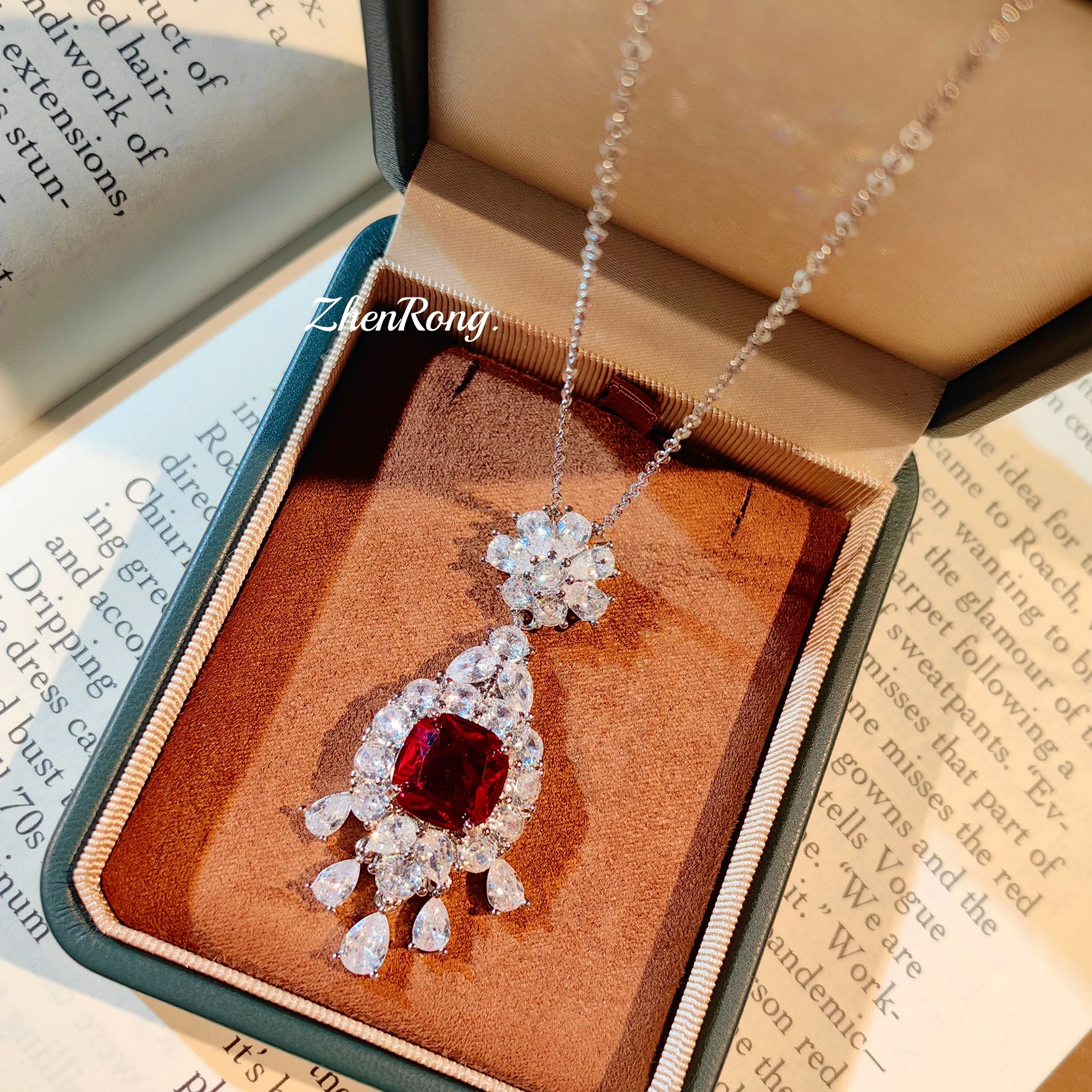 

Fashionable, light luxury, high carbon diamond lighting, color changing, red corundum necklace for women