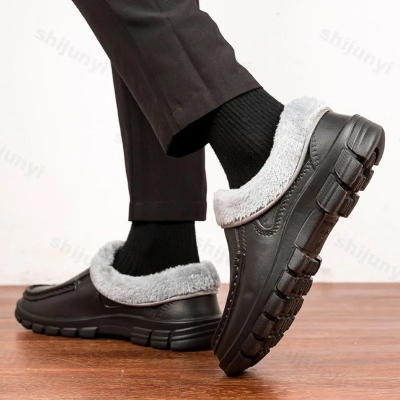 تصميم موجز منخفض أعلى أحذية قطنية غير رسمية للرجال 2025 شتاء جديد دافئ مريح موضة الاتجاه تنوعا أفخم أحذية مكتنزة