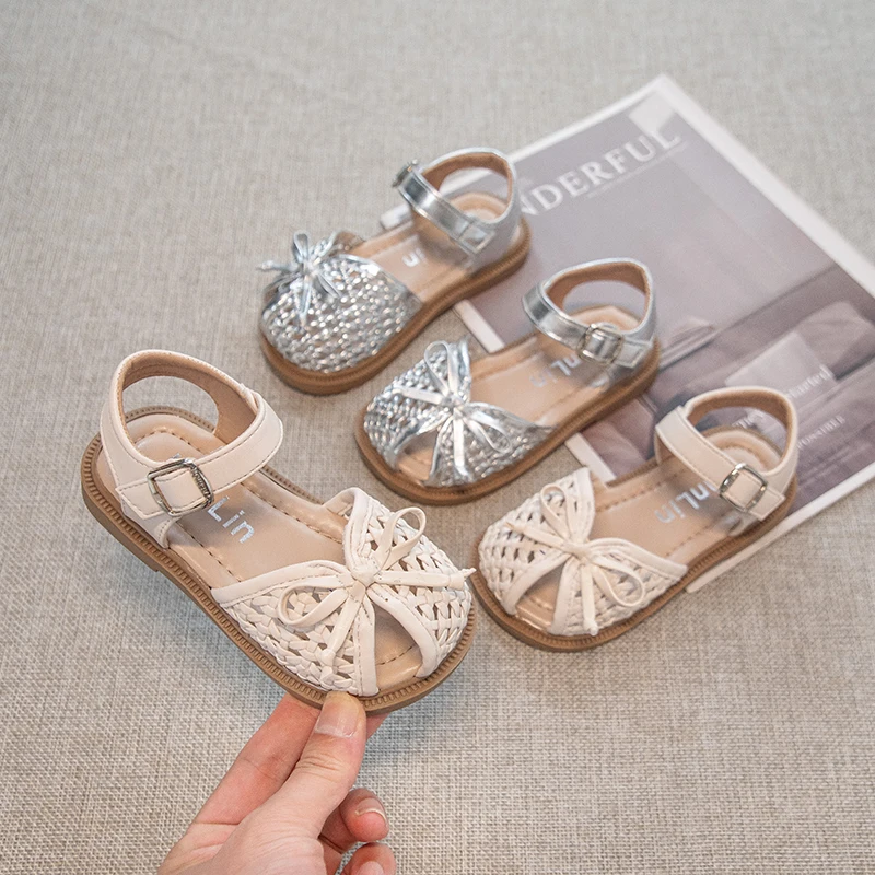 Girls Weave Closed Toe Sandals with Bow Decor Non-slip Soft Sole Kids Princess Sandals Hollow Out Children Summer Beach Shoes