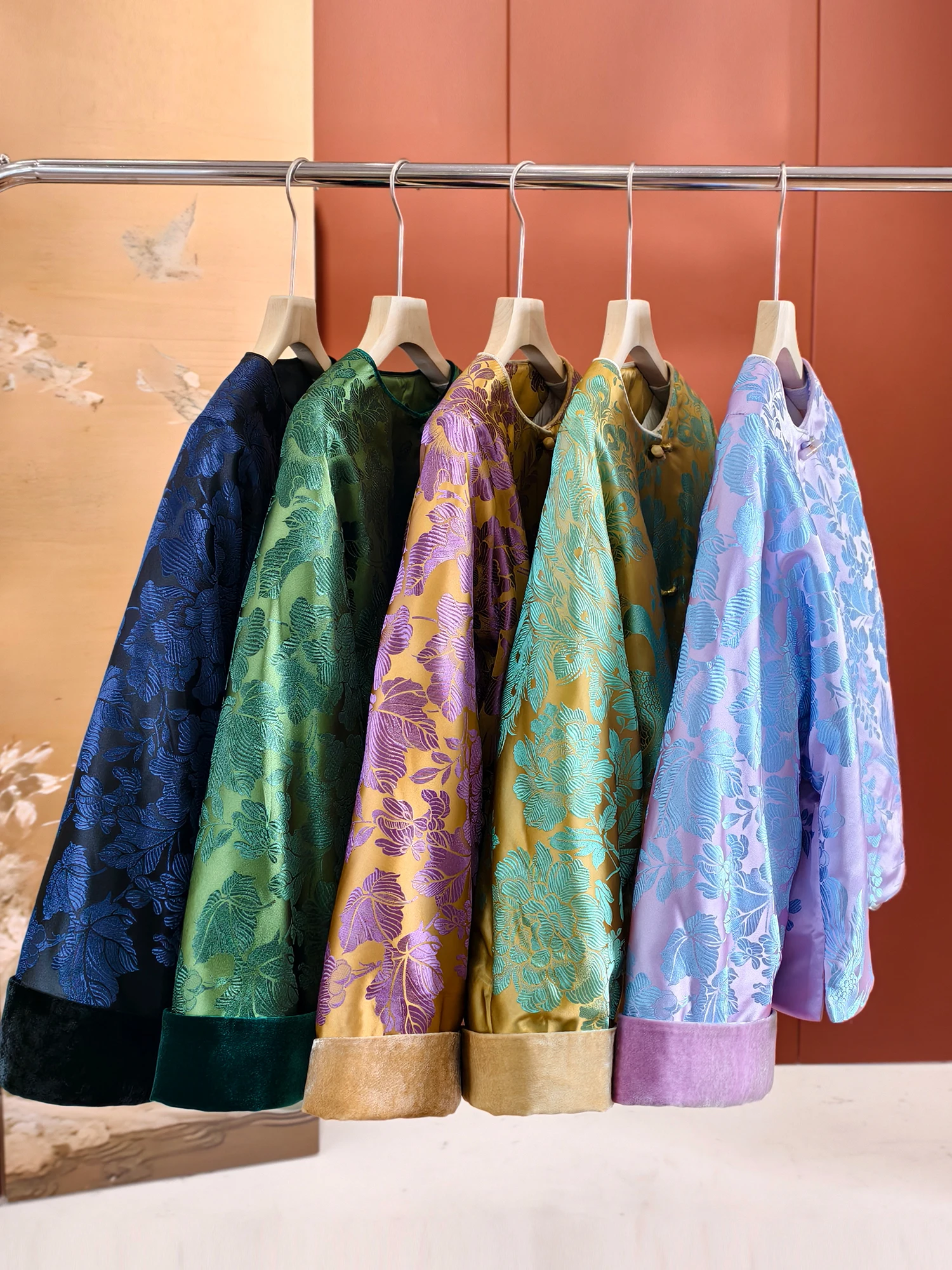 

Poetry Mountain Sea Series "Flower Honey Fly" Tussah Silk Velvet Patchwork 90 White Goose down Quilted Jaet