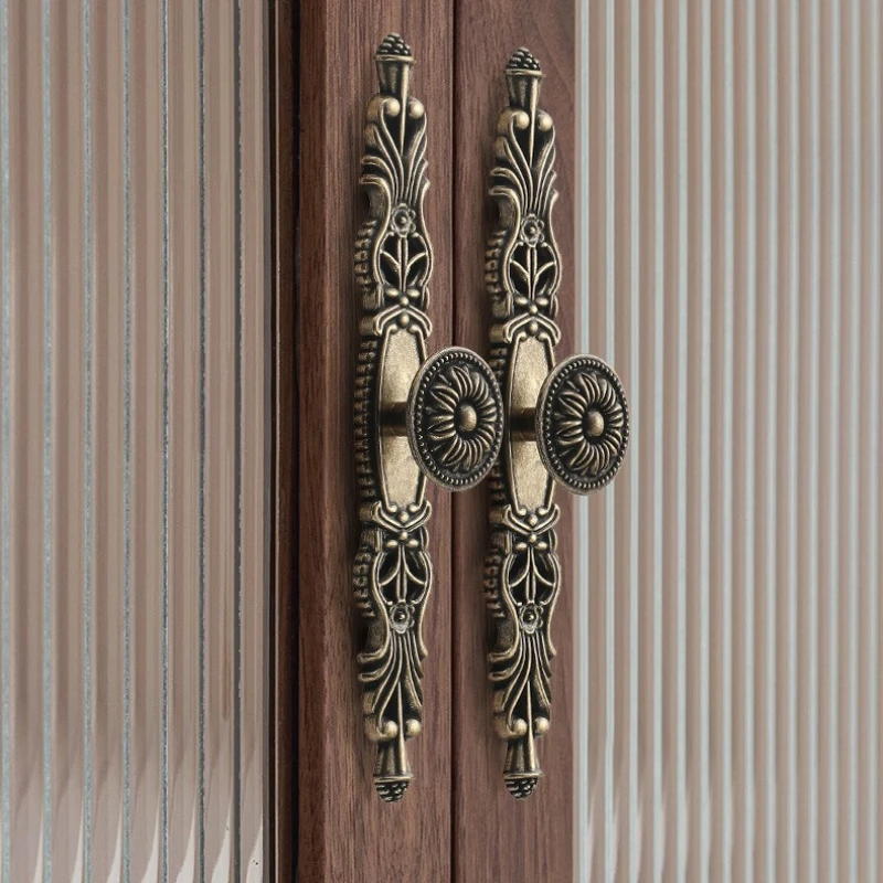 Guangluo Antique Bronze Long Baroque Flower Carved Zinc Alloy Cabinet Wardrobe Handle Round Single Hole Drawer Ring Furniture Fi