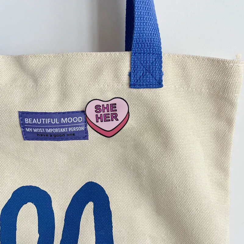 وقالت انها الضمائر الوردي القلب دبوس ملابس أشكال مختلفة LGBTQ شارة بروش ظهره الديكور مجوهرات الأزياء #6