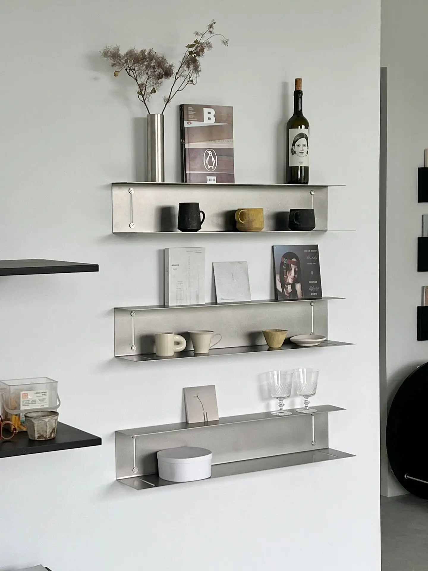 Small-sized storage rack wall shelf wall-mounted partition stainless steel wall-mounted display rack wall decoration rack