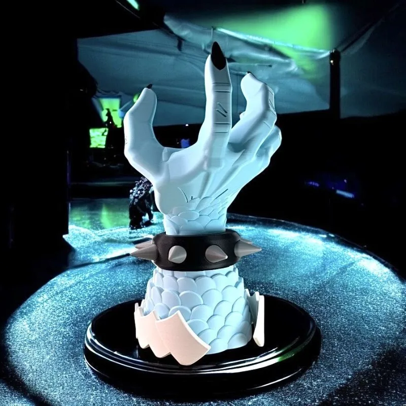 قطعة واحدة من الحلي النموذجية الطرفية Kaido على شكل ذراع PS5 وحدة تحكم ألعاب قوس سطح المكتب الحلي نموذج الرسوم المتحركة
