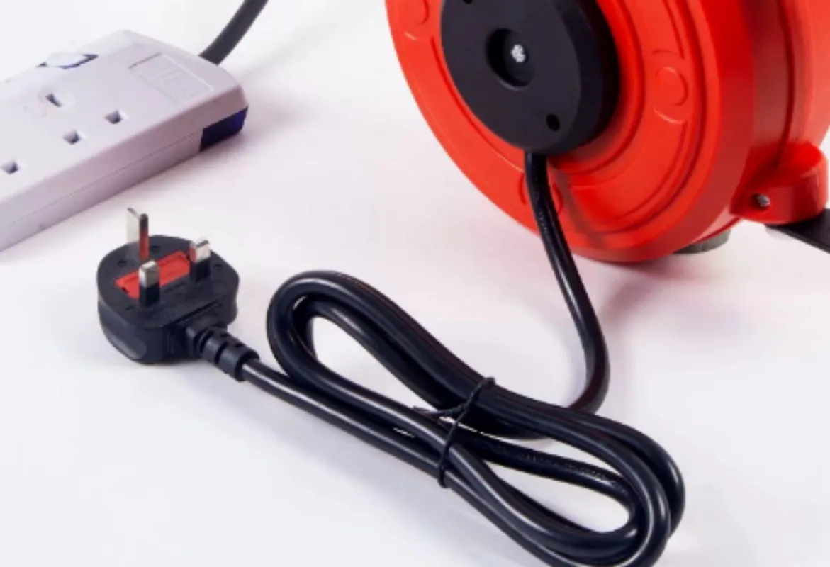 6m Automatic Retractable Cable Reel, Portable Cord Winder 1.5mm² 2 Core Cable with Waterproof Socket