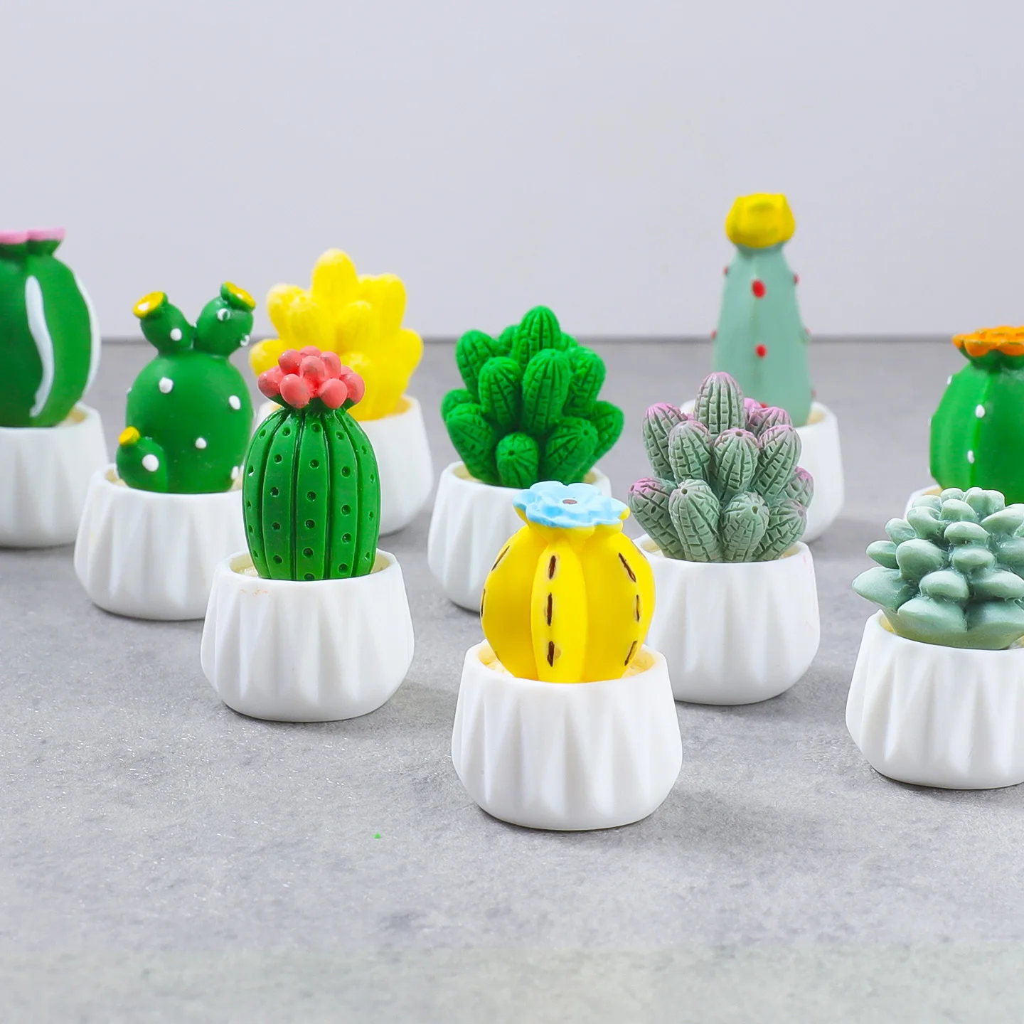 Mini Cactus Succulent Potted Plant Model Resin Artificial Green Plant Miniature Dollhouse Scene Accessory Desktop Decoration