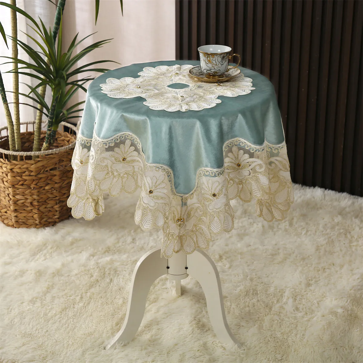 

EIFLOY Luxury Embroidered Lace Velvet Tablecloth Rectangular Square Dinning Party Coffee Table Cover Home Decoration European