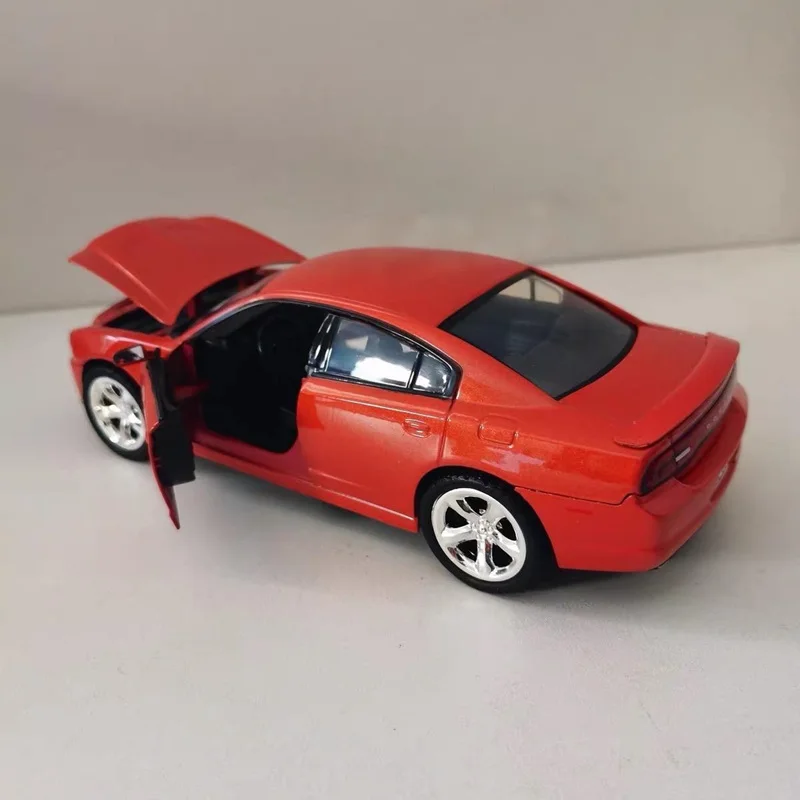 

1:24 2011 Dodge Challenger R/T Alloy Sports Car Model Diecast Metal Racing Vehicle Car Model Simulation Collection Kids Toy Gift
