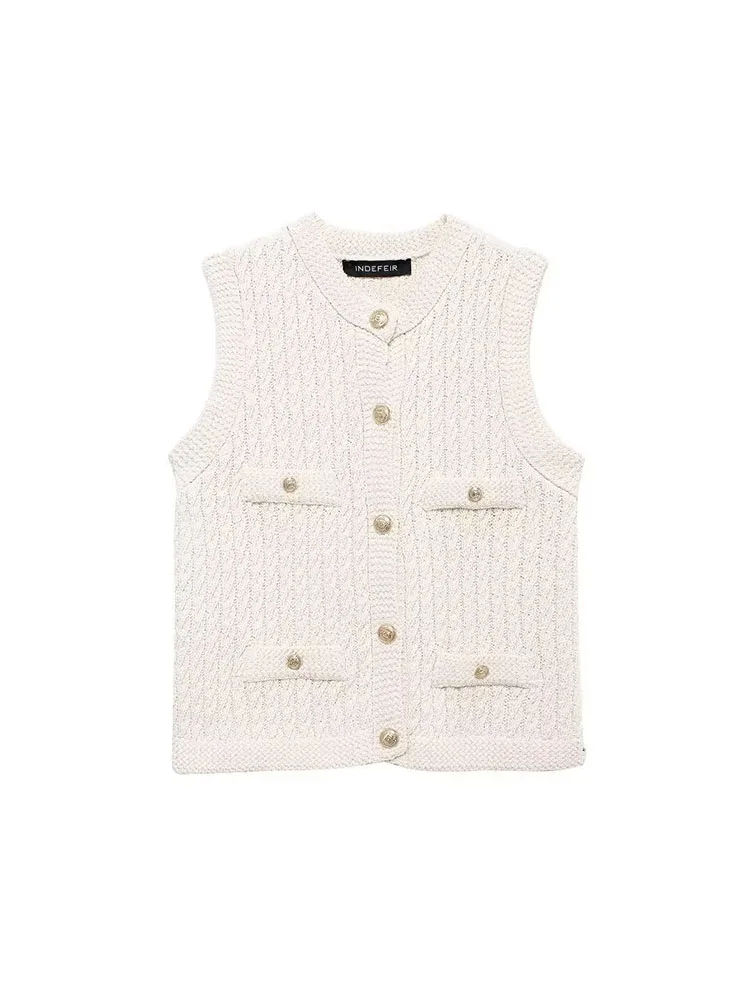 

2024 new European and American style women's small fragrance style white button decorated sleeveless knitted jacket