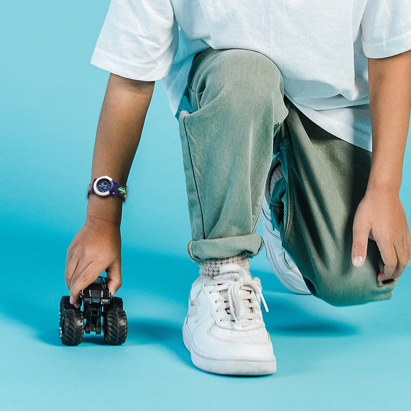 ساعة لطيفة بتصميم ديناصور كرتوني محمولة خفيفة الوزن وآمنة ومريحة للصغار مع سلسلة مفاتيح