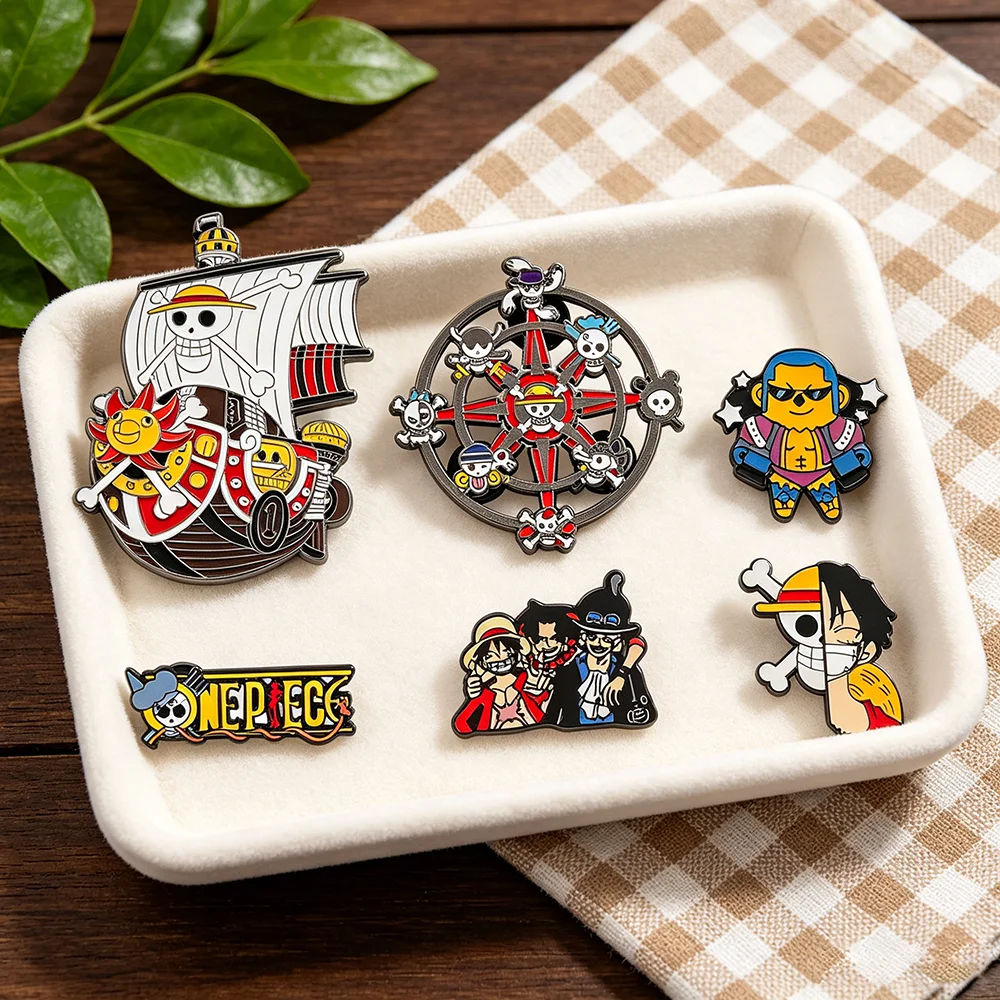 6-teiliges One Piece Inspiriertes Emaille-Pin-Set Anime Luffy Piraten-Themen-Pins für Rucksack Kleidung Manga-Fan-Sammlung Geschenk