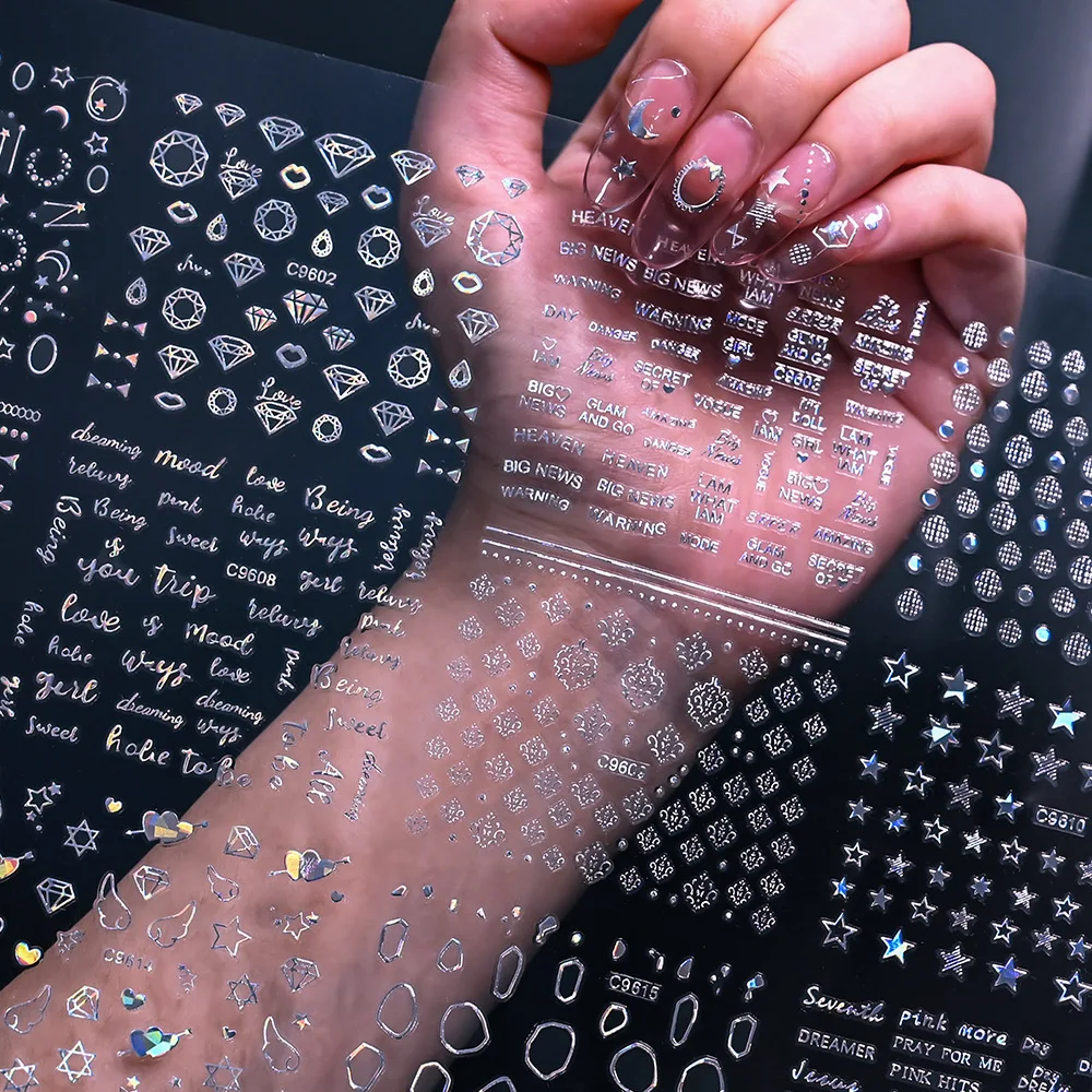 Luxuriöse Glänzende Silberne Nagelkunst-Aufkleber - 10 Bögen mit Verschiedenen Laser-Silber Diamant Herz Stern Mond Sets Nageldekorationen