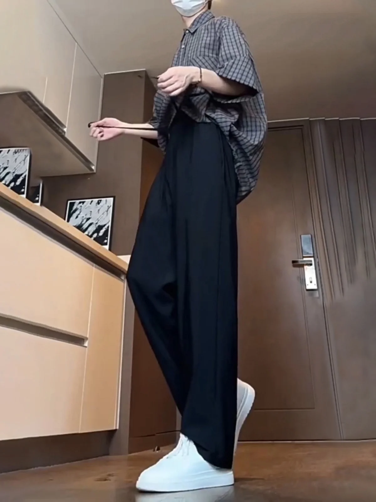 

Мужские повседневные брюки из черного шелка, свободного кроя, летние, дышащие, прямые, для отдыха и спорта, в стиле High Street