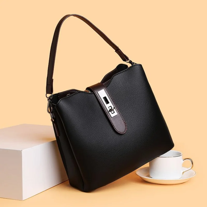 

Fashionable Women's Handbag Crafted From Premium Leather Boasting Paris Inspired And Casual Daily Look​