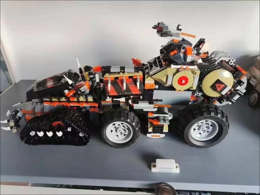 

2026 new heavy-duty off-road combat vehicle DIY assembly building blocks creative armored combat vehicle model