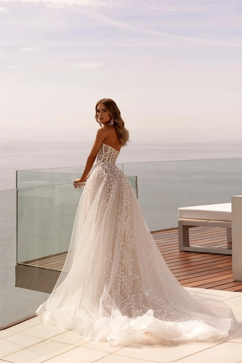 Eleganti abiti da sposa alla moda per le donne con spalle scoperte senza maniche Sexy Backless Princess Appliques abito da sposa con strascico in pizzo