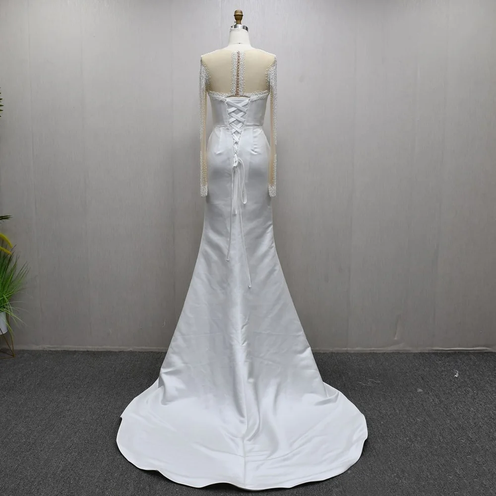Abito da sposa in raso a maniche lunghe con scollo a O e bottoni con lacci sul retro Abito da sposa bianco ricamato