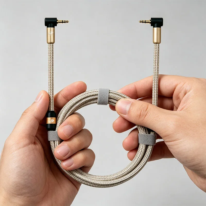 GOLLEY LION Right-Angle 3.5mm Audio Cable - Gold Plated Connectors - Male/Male - Sliver Plated Conductors