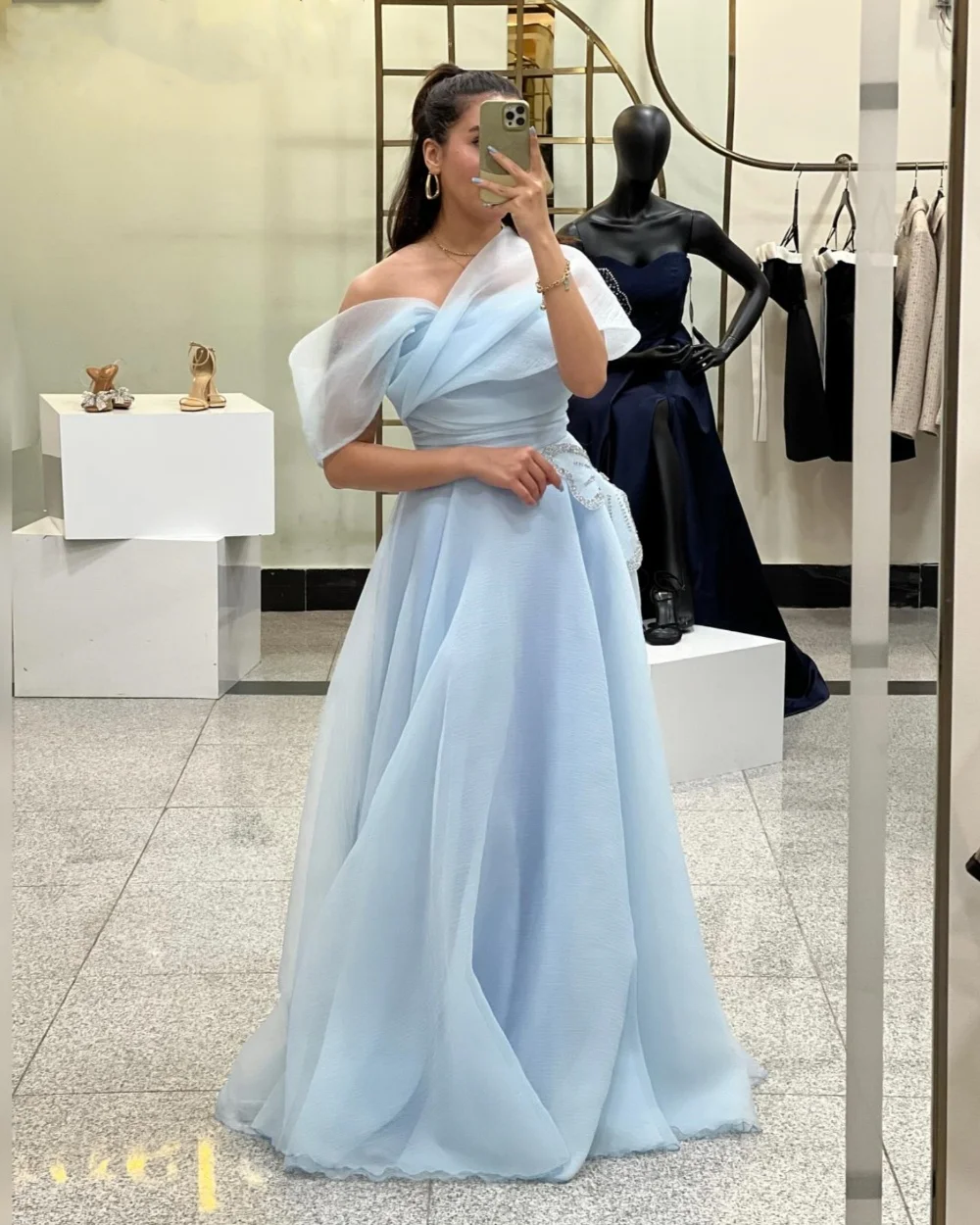 

Customized Elegant Pleat A-line Off-the-shoulder Long Prom Dresses Luxury Party High Quality Chinese Style
