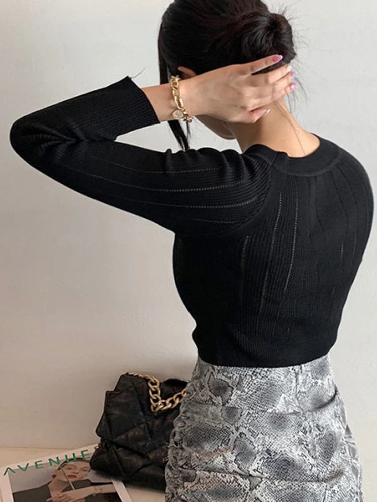 เสื้อสเวตเตอร์ถักไหมพรมผู้หญิงสไตล์เกาหลี ทรงเข้ารูป ปี 2024 สำหรับฤดูใบไม้ร่วงและฤดูหนาว คอทรงโอ แขนยาว ติดกระดุม สไตล์ลำลอง เรียบหรู