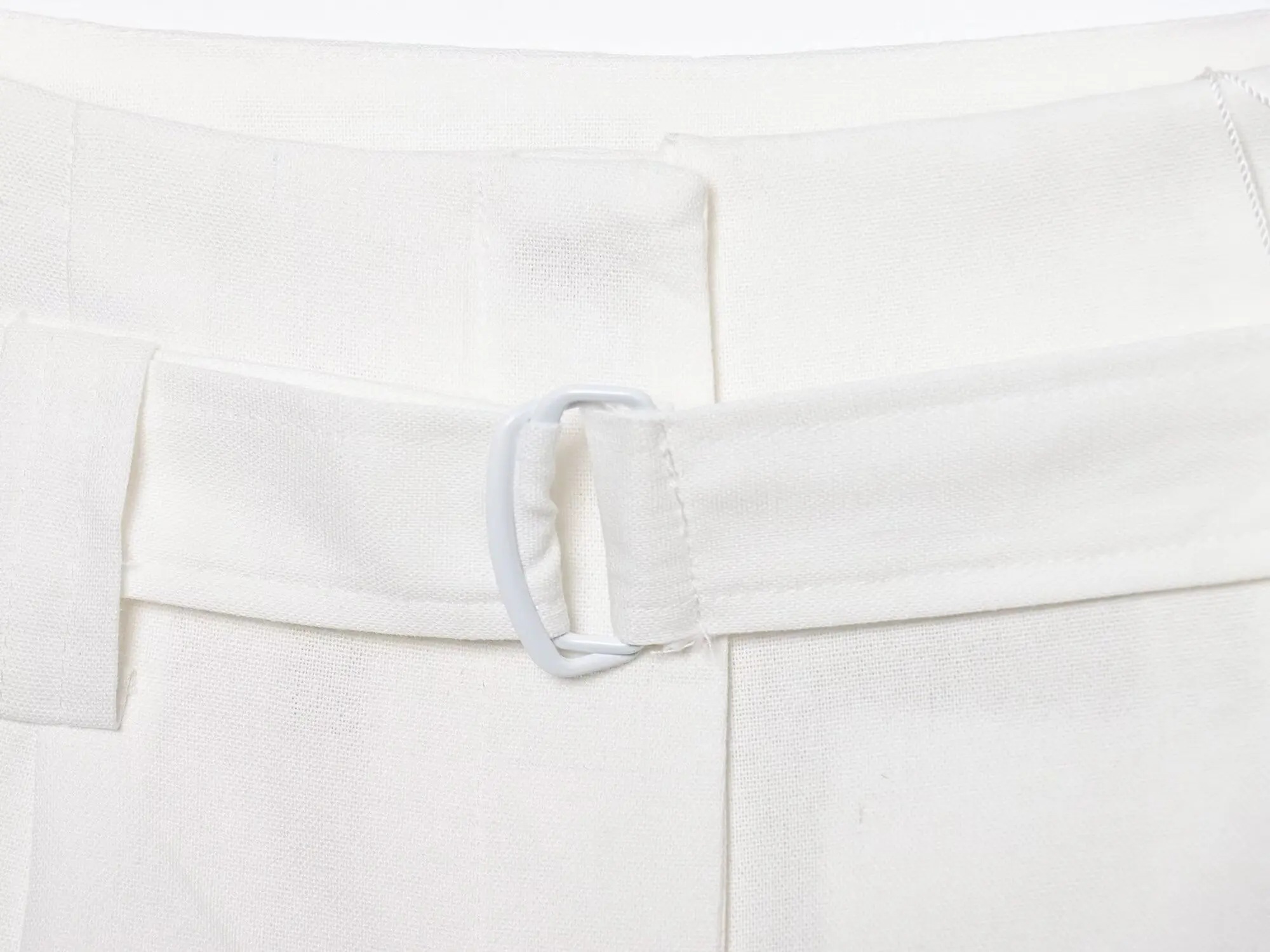 夏のカジュアルベストセット レディース ホワイトボタンベストまたはベルト付きショートパンツ 2025年新作 ファッション ミニマリスト エレガントショートパンツセット