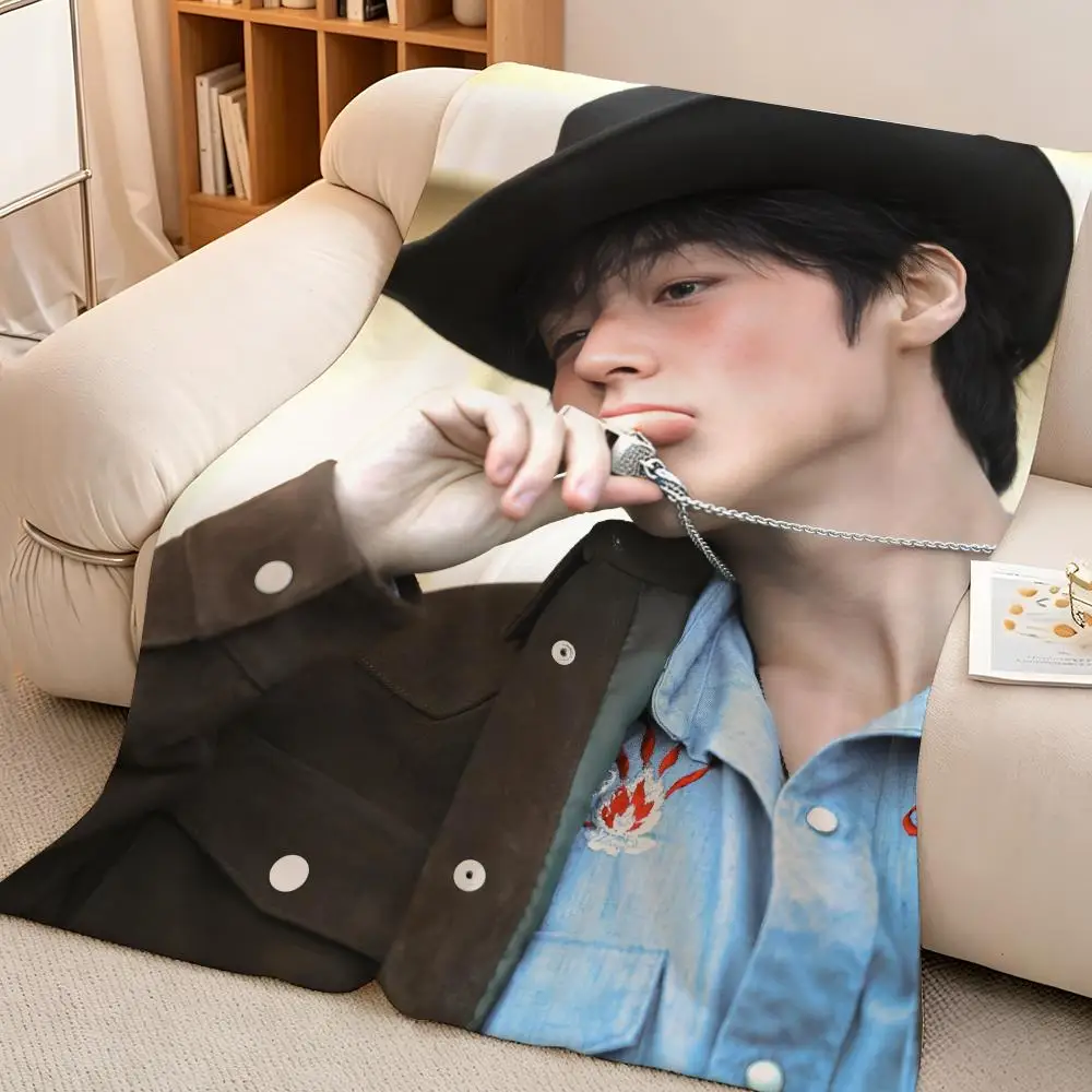 Celebrity Star P-Park Ji Hoon Throw Hot High-Density Short Plush Blanket Soft Skin-Friendly for Sofa Nap Air-Conditioned Room