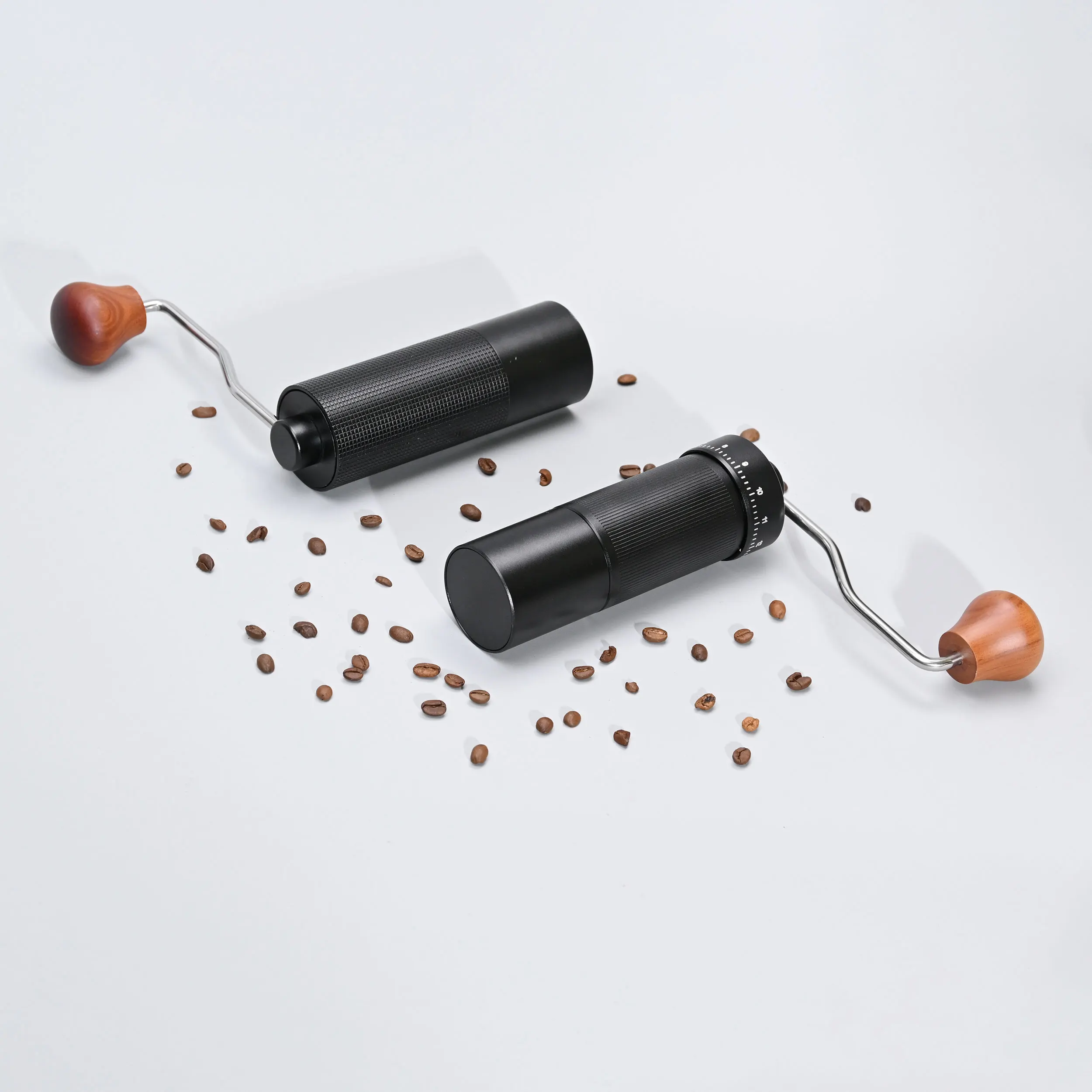 مطحنة قهوة صغيرة محمولة على شكل كرنك يدوي من الفولاذ المقاوم للصدأ، لدغ مخروطي، عملية يدوية سهلة للاستخدام المنزلي، حبوب قهوة الشاي والسفر