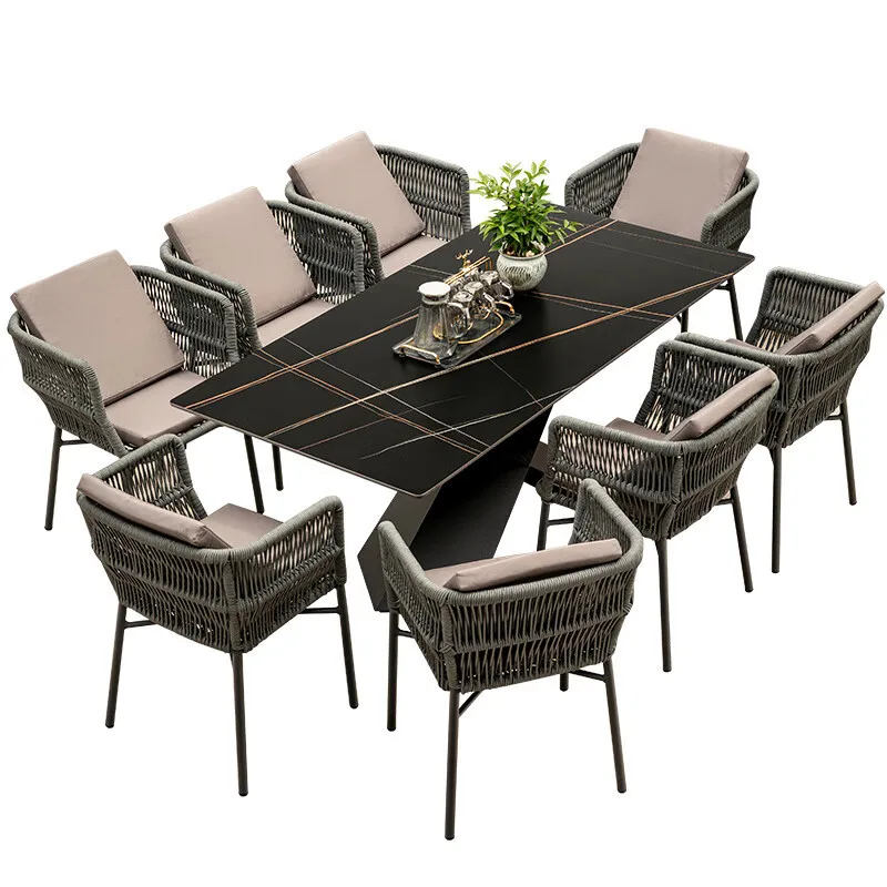 

Outdoor Nordic tables and chairs woven rattan chairs courtyard open-air coffee room outside the villa