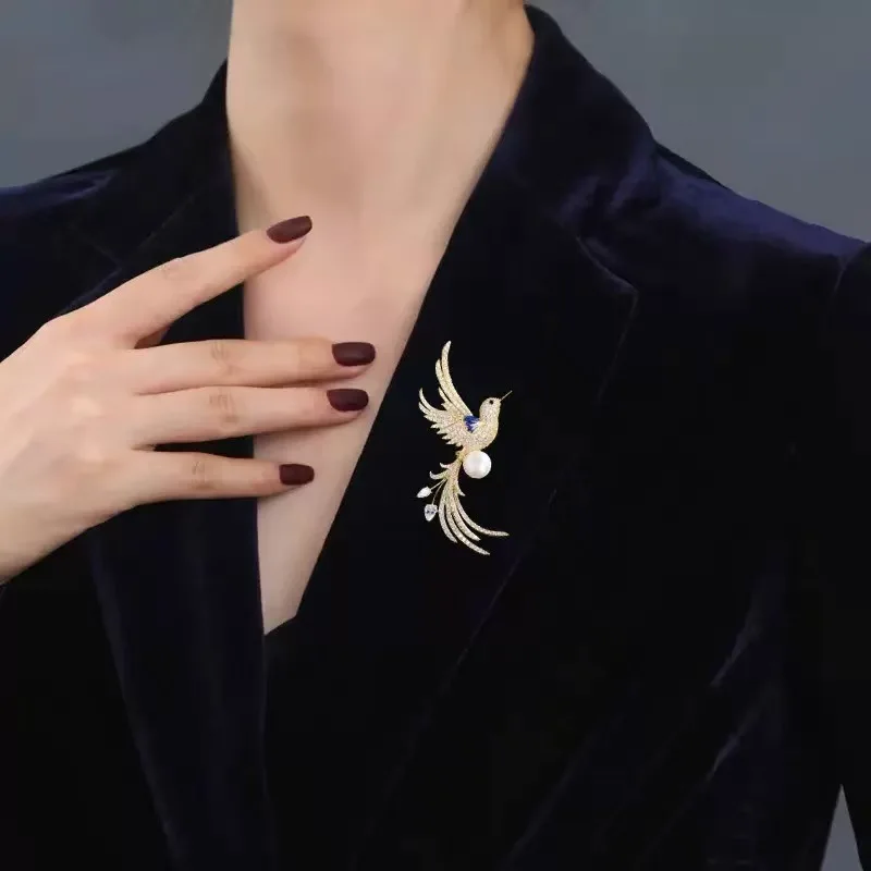 

Women's Freshwater Pearl Zircon Goldfinch Brooch