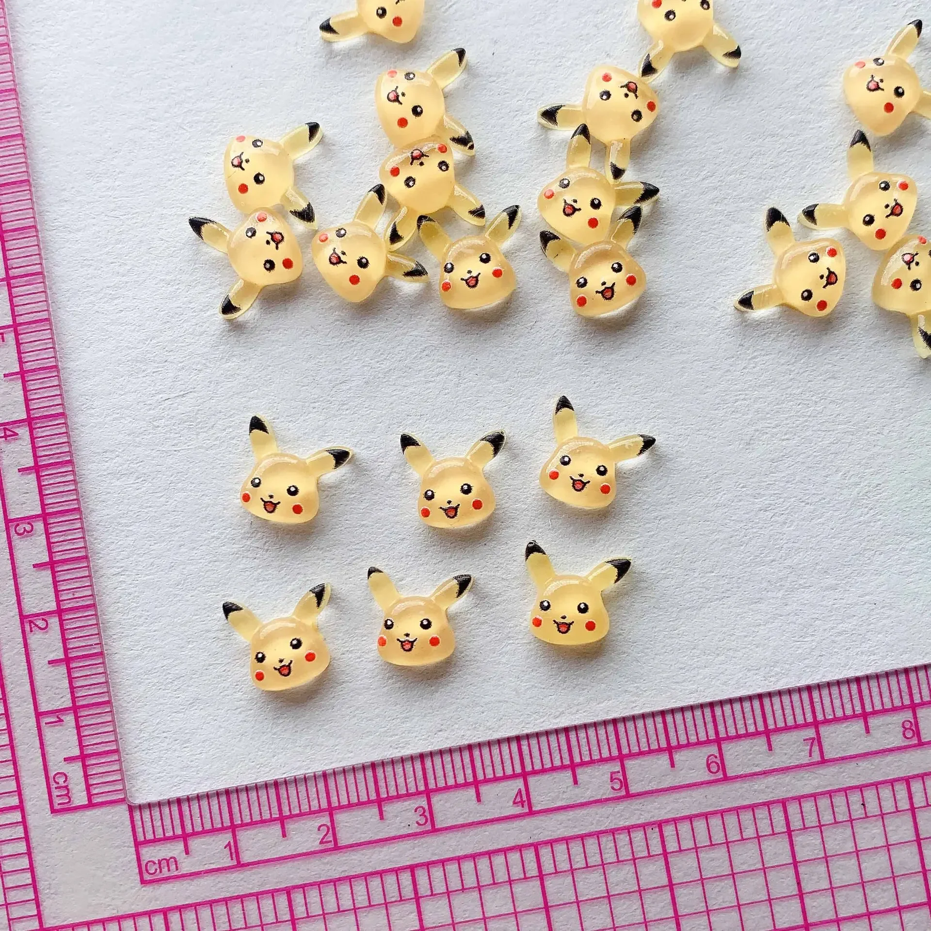 50 pçs pokemon resina encantos do prego dos desenhos animados anime pikachu resina acessórios arte do prego diy material de jóias