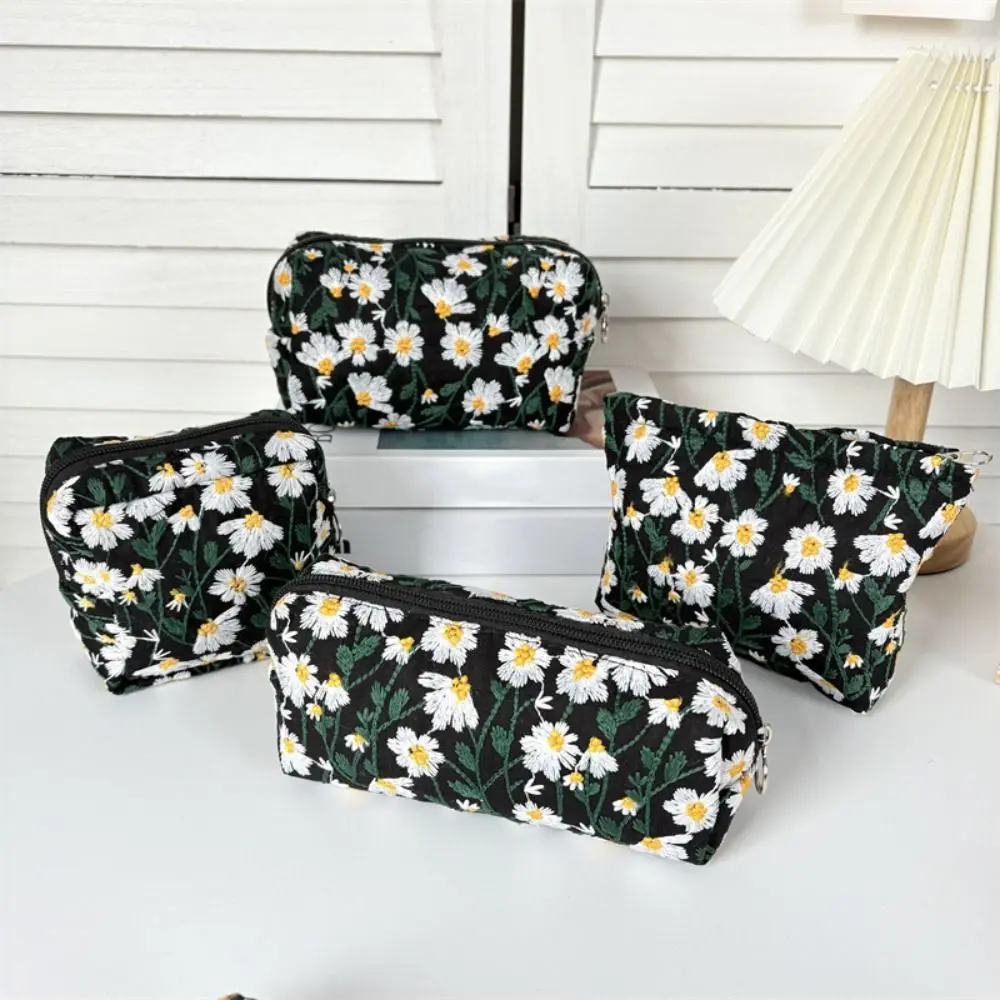 Sweet Korean Style Daisy Makeup Bag Dustproof Large Capacity Cosmetic Storage Bag Portable Zipper Key Lipstick Bag Daily Use