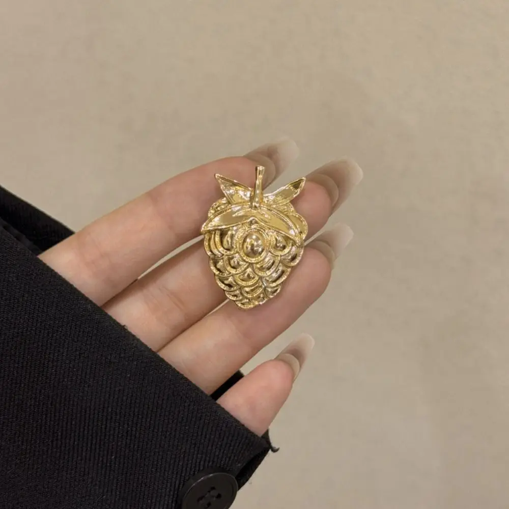 

Alloy Strawberry Enamel Brooches Minority Design Jewelry Accessories Drip Oil Fruit Brooches Korean Style Bag Badge