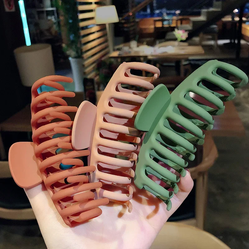 

2025 Korean Solid Big Hair Claws Elegant Frosted Acrylic Hair Clips Hairpins Barrette Headwear for Women Girls Hair Accessories