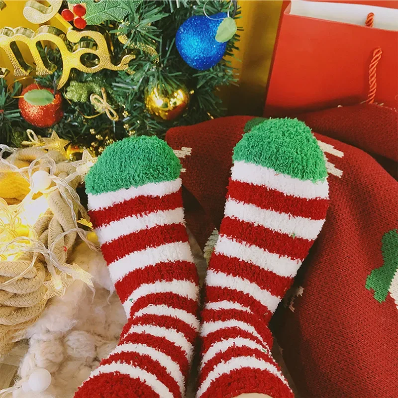 Calcetines de suelo de lana Coral calcetín de Navidad mujeres Otoño Invierno mantener caliente dormir en casa espesar algodón parejas lindos calcetines de nieve de dibujos animados