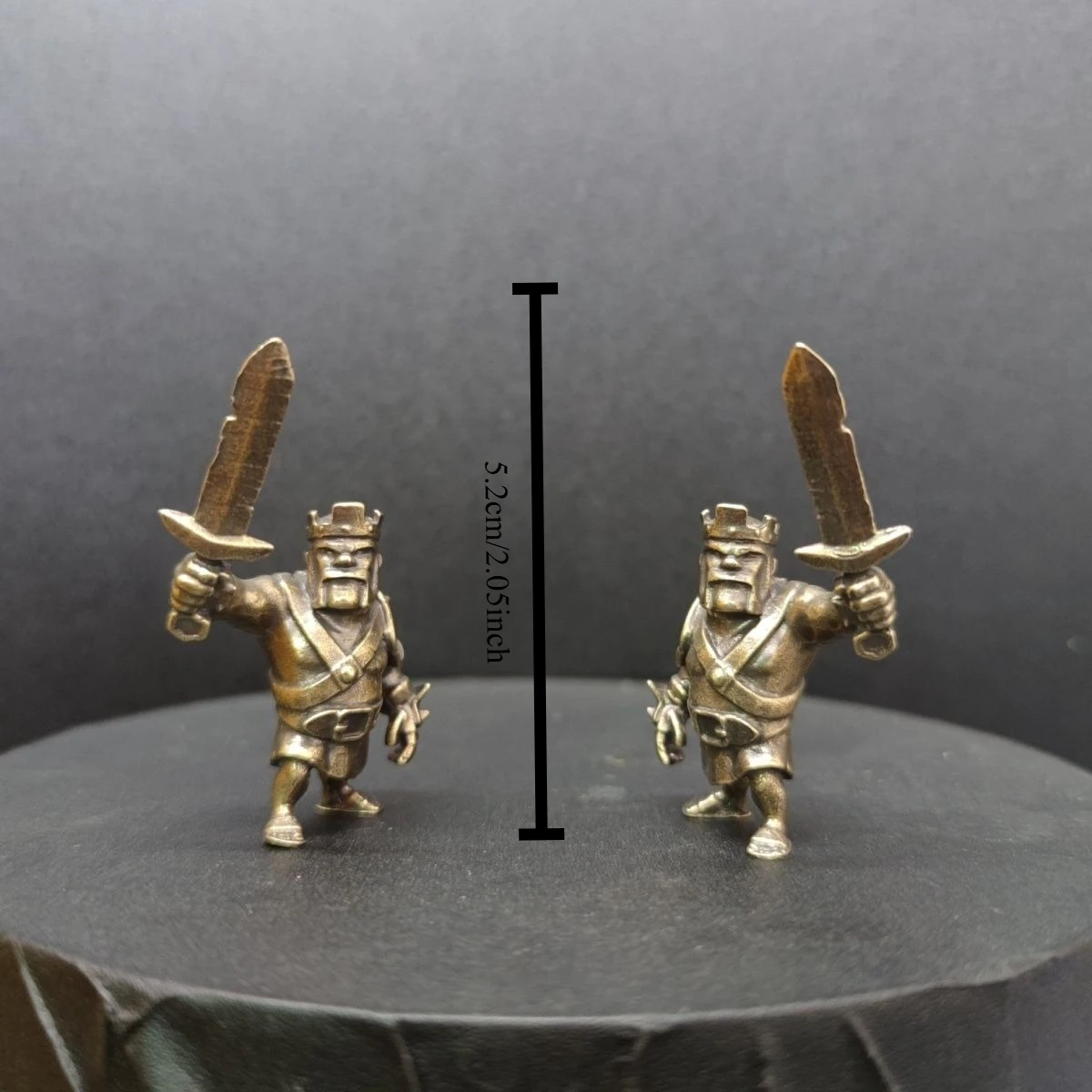 Figurka Wojownika z Mosiądzu - Antycznie Wykończone Rzeźby Postaci z Gier, Kolekcjonerska Miniatura do Ekspozycji na Biurko i Półce